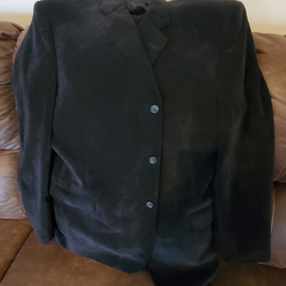 Suits - Picture 9 of 13